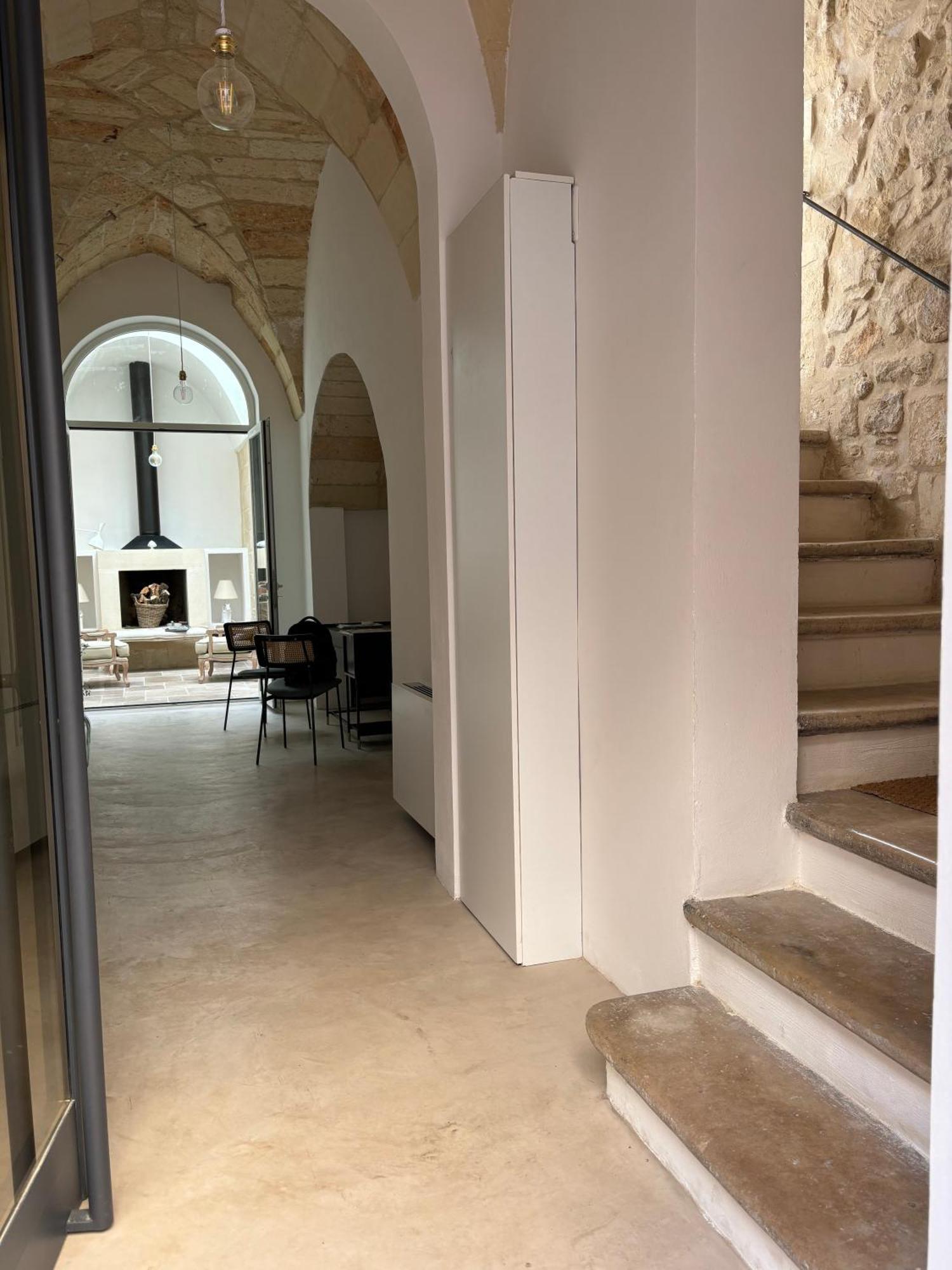 Alora Boutique Suites Лечче Экстерьер фото