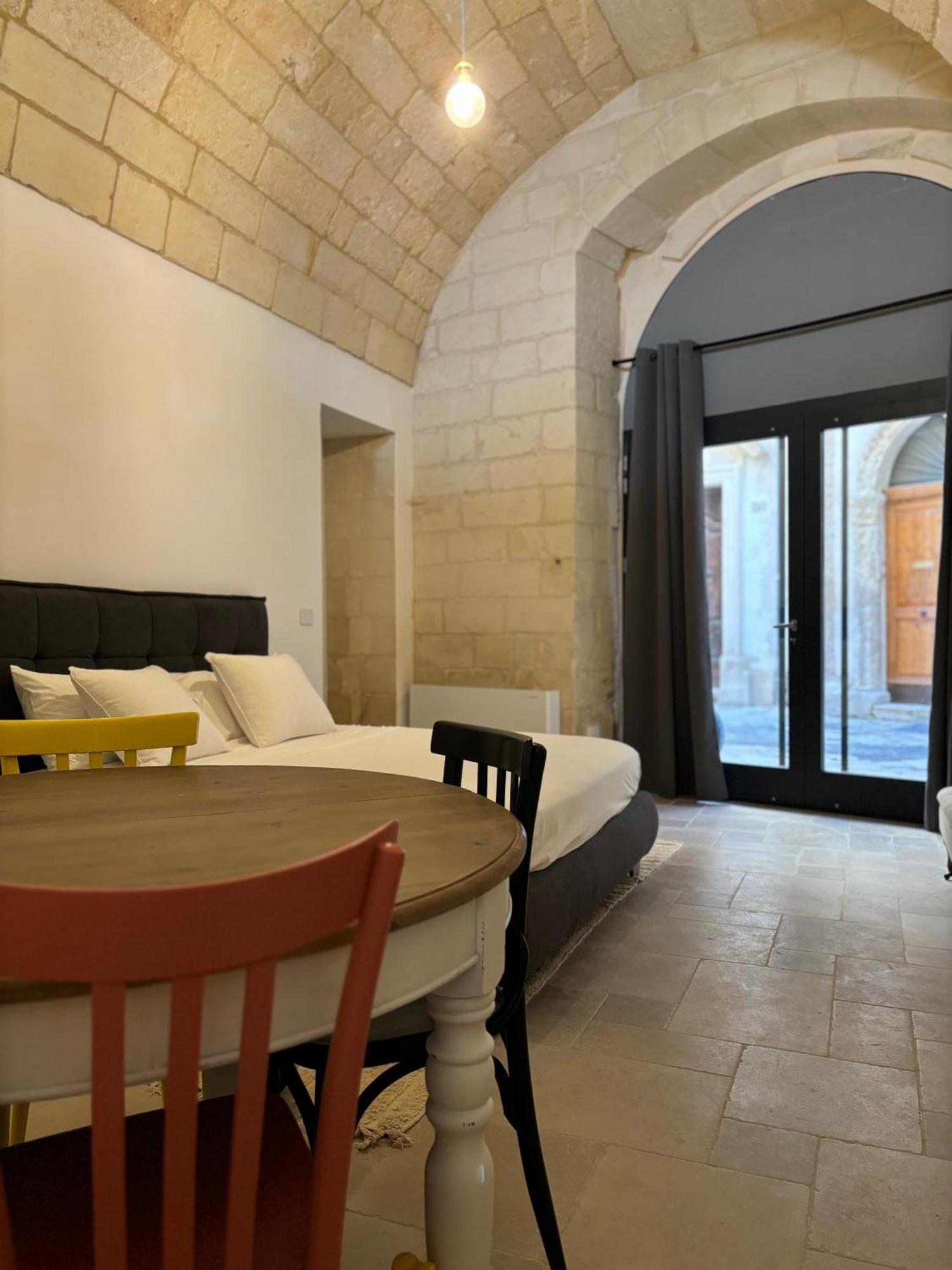 Alora Boutique Suites Лечче Экстерьер фото
