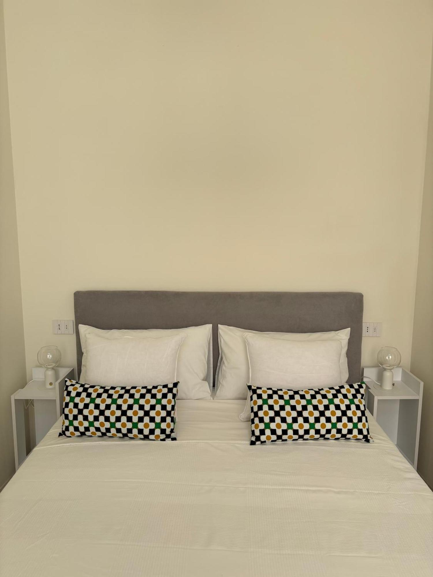 Alora Boutique Suites Лечче Экстерьер фото