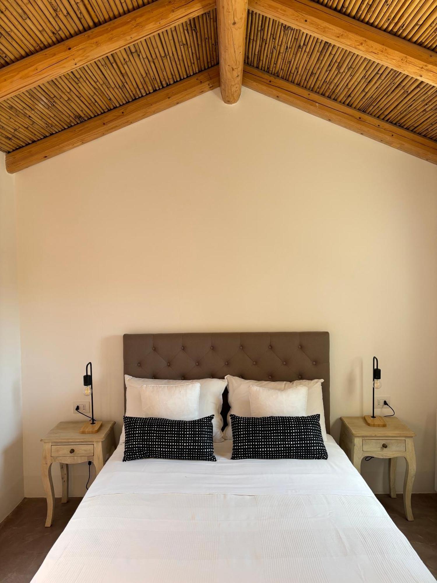 Alora Boutique Suites Лечче Экстерьер фото