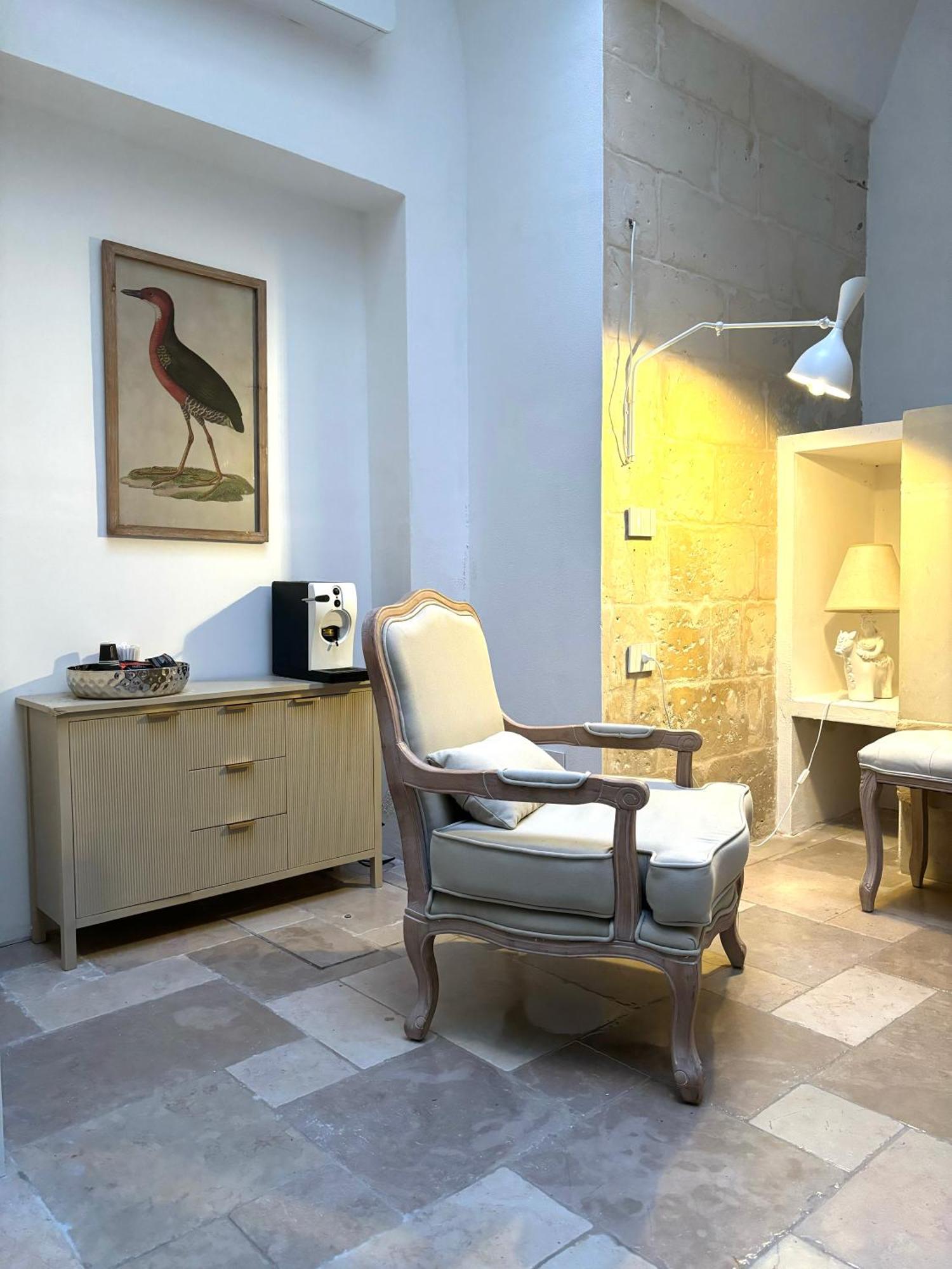 Alora Boutique Suites Лечче Экстерьер фото