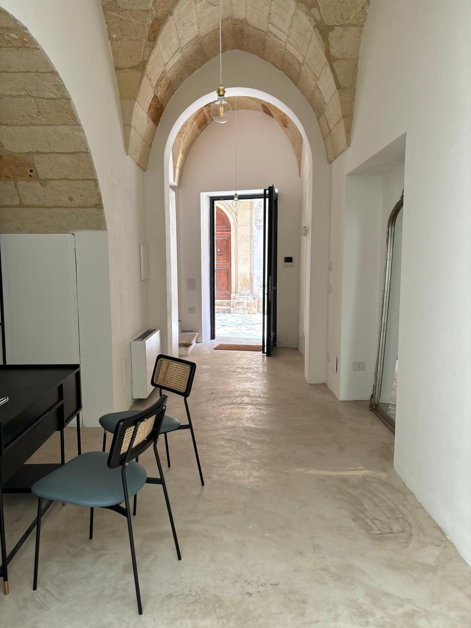 Alora Boutique Suites Лечче Экстерьер фото