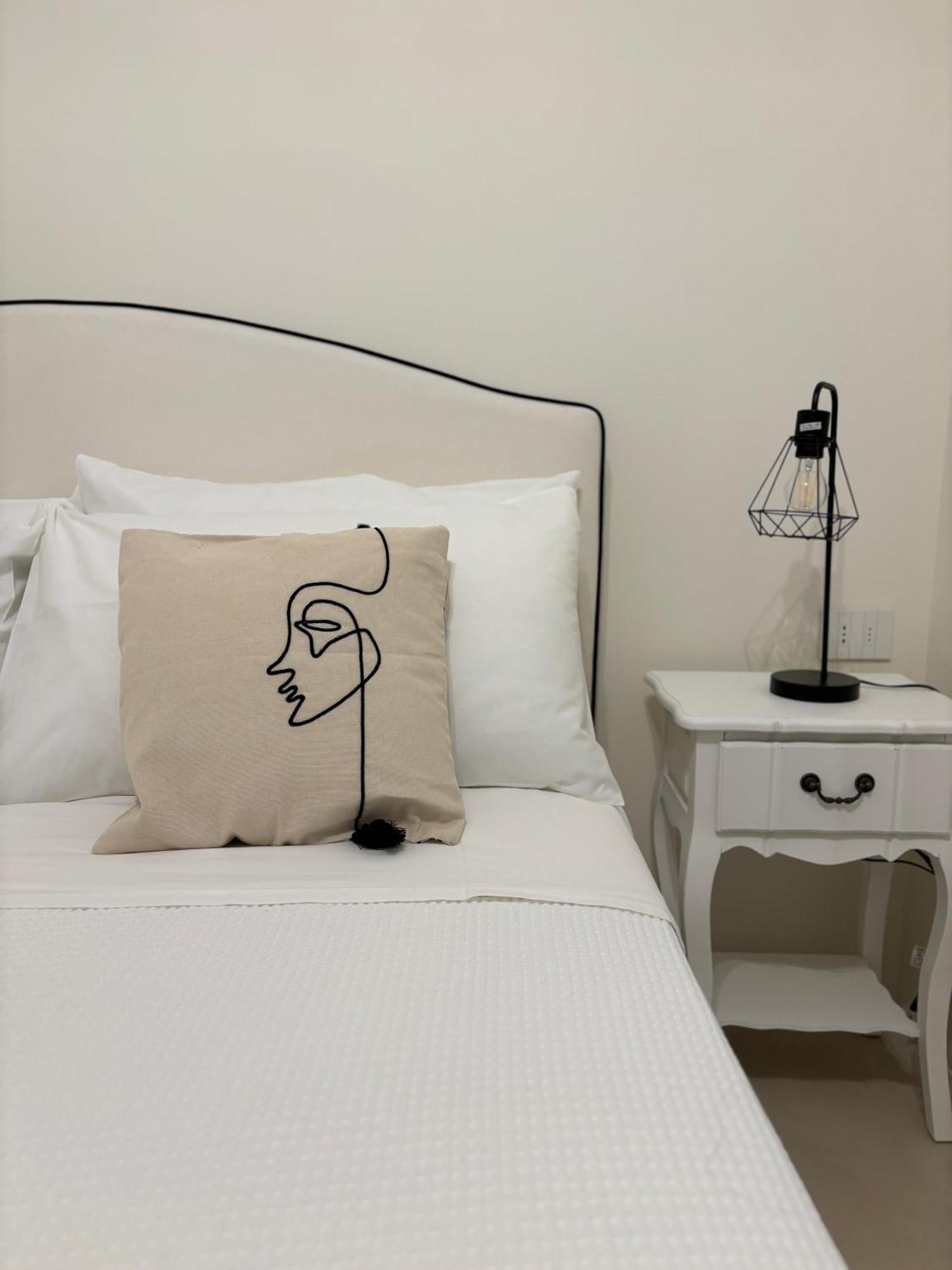 Alora Boutique Suites Лечче Экстерьер фото