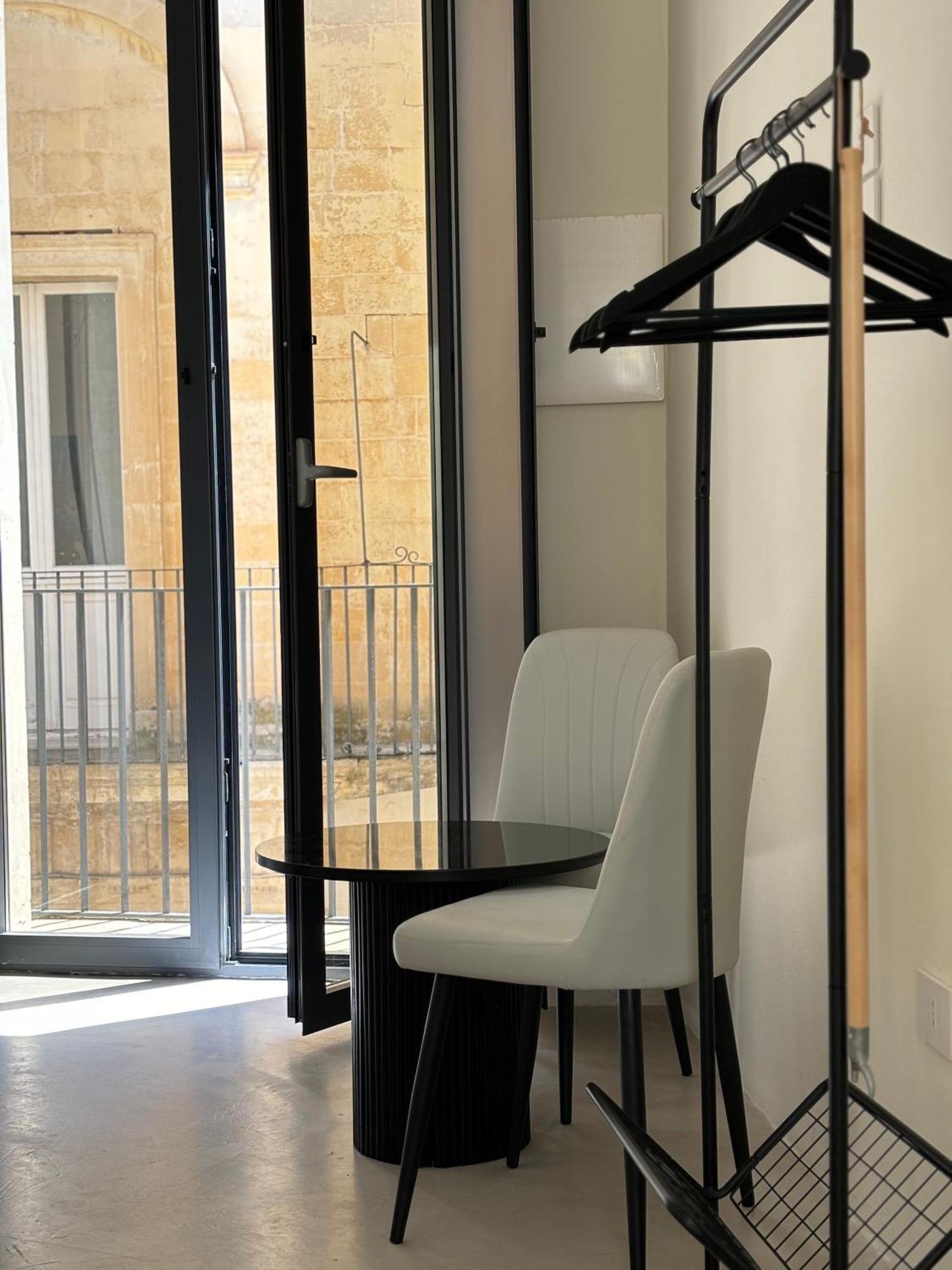 Alora Boutique Suites Лечче Экстерьер фото