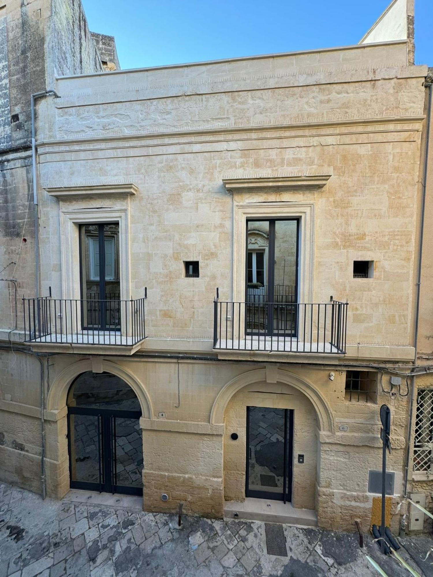 Alora Boutique Suites Лечче Экстерьер фото